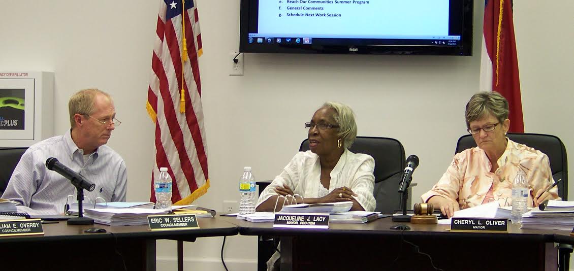 (Left) Councilman Eric Sellers and Mayor Cheryl Oliver (far right) listen to Councilman Jackie Lacy (center) discuss why Lacy voted for a 10 percent power rate reduction. Sellers and Oliver voted against the decrease. WTSB Photo