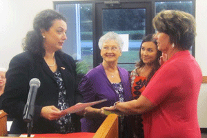 Johnston County Clerk of Court Michelle Ball (left) swears in Kimberly Batten (far right) as Archer Lodge Town Clerk and Finance Director as Batten’s mother and daughter look on. WTSB Photo